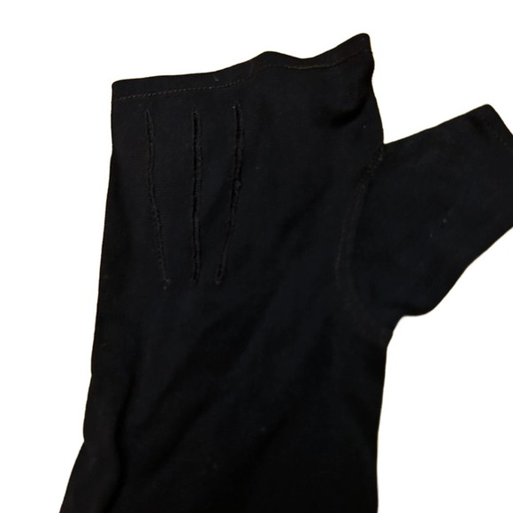 1940s Black Crepe Fingerless Gloves Short Length / Women’s Small * - Picture 2 of 4